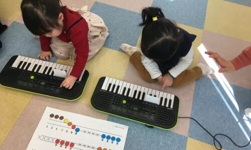2歳からリトミックとピアノが学べる『りとぴあ』椿幼稚園近く